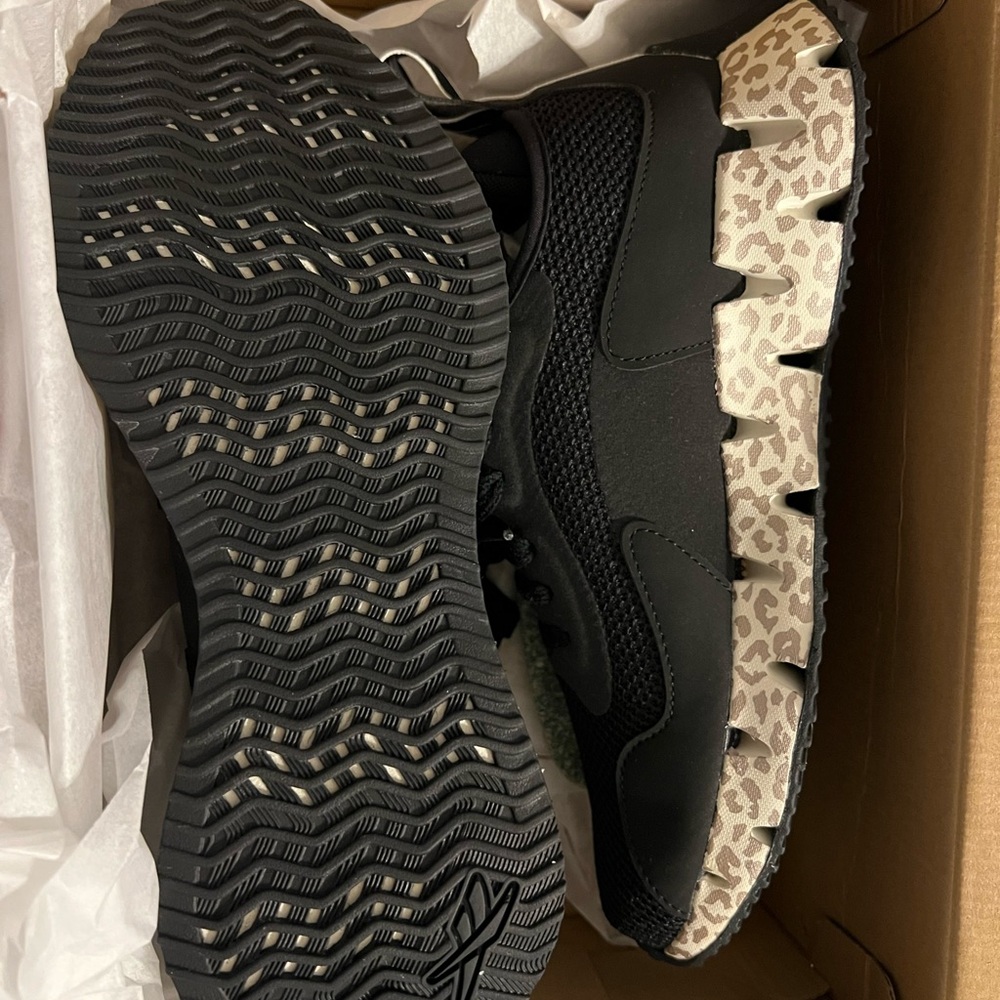 reebok zig dynamica. Size 8 women’s